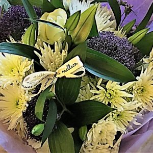 lily-mothers-love-fresh-flower-bouquet