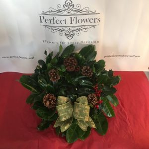 holly-wreath-with-green-festive-bow-natural-pine-cones
